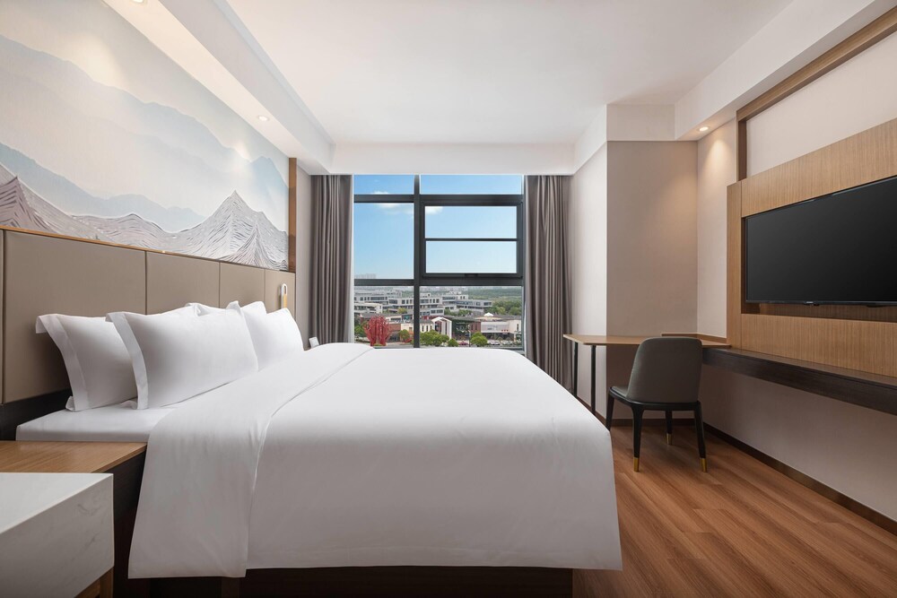 Smart, Superior, King Bed