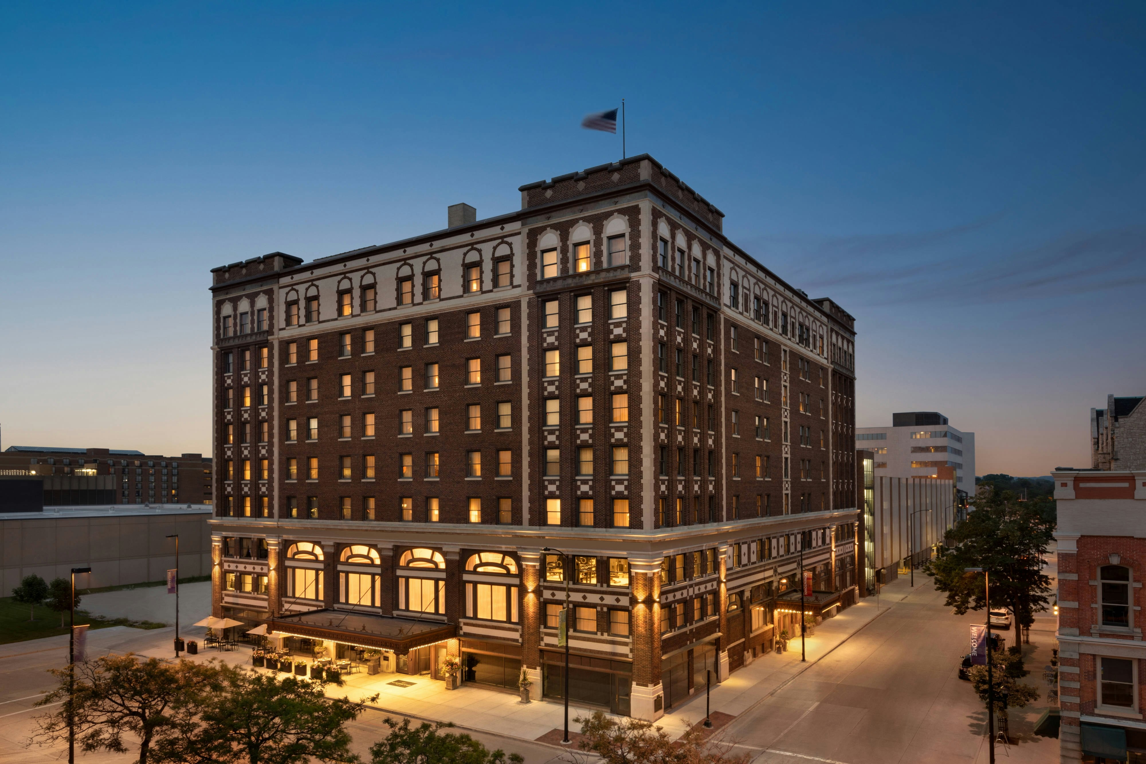 Hotel Northland Autograph Collection 1/29