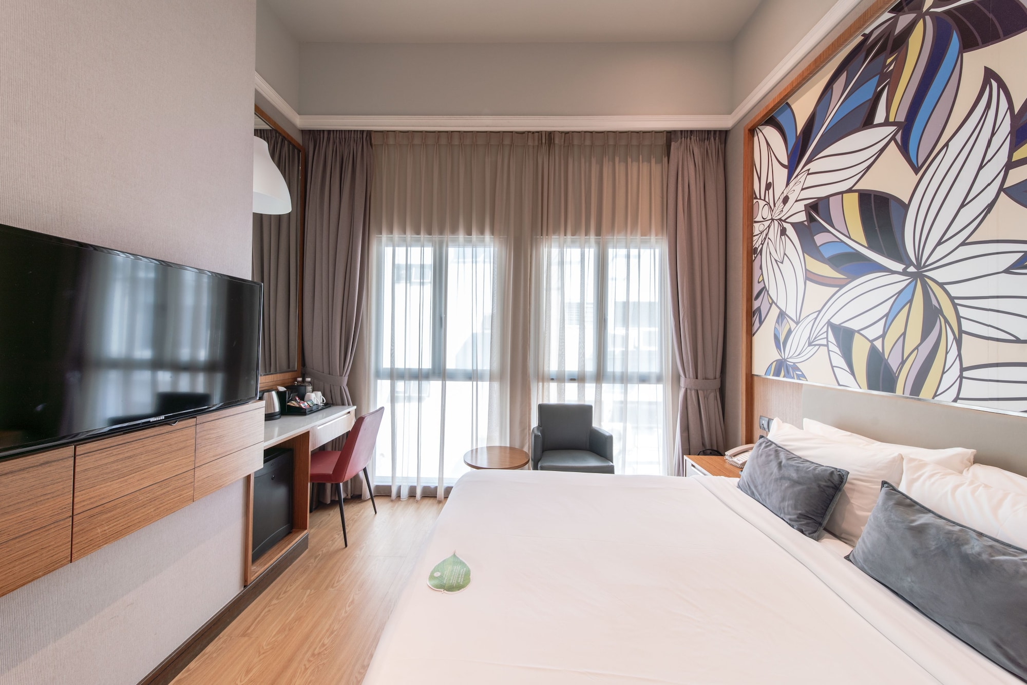 DELUXE, QUEEN BED