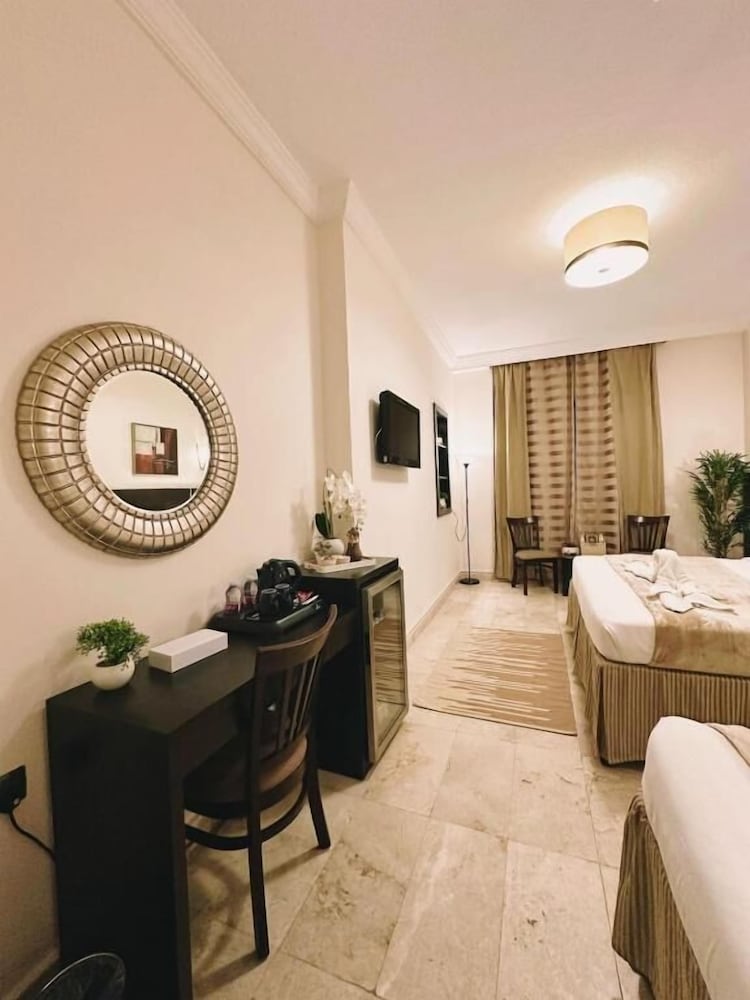 Hussein Hassan Ali Bayari Hotel 50/61