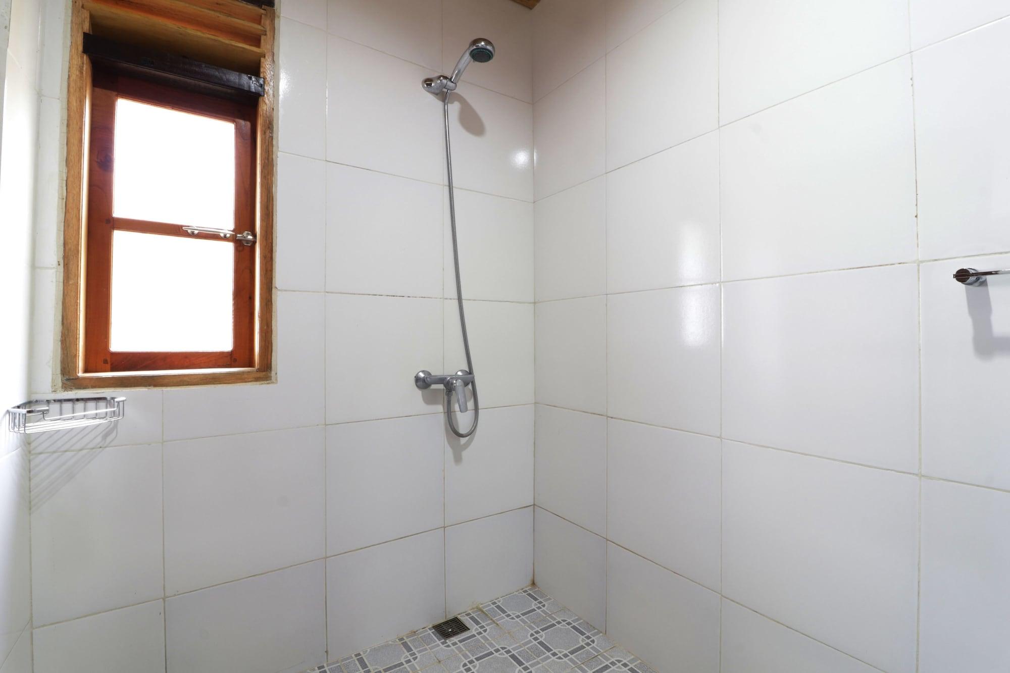 غرفة بسرير مزدوج، Tuk Tuk Timbul Bungalows by ZUZU 3/3