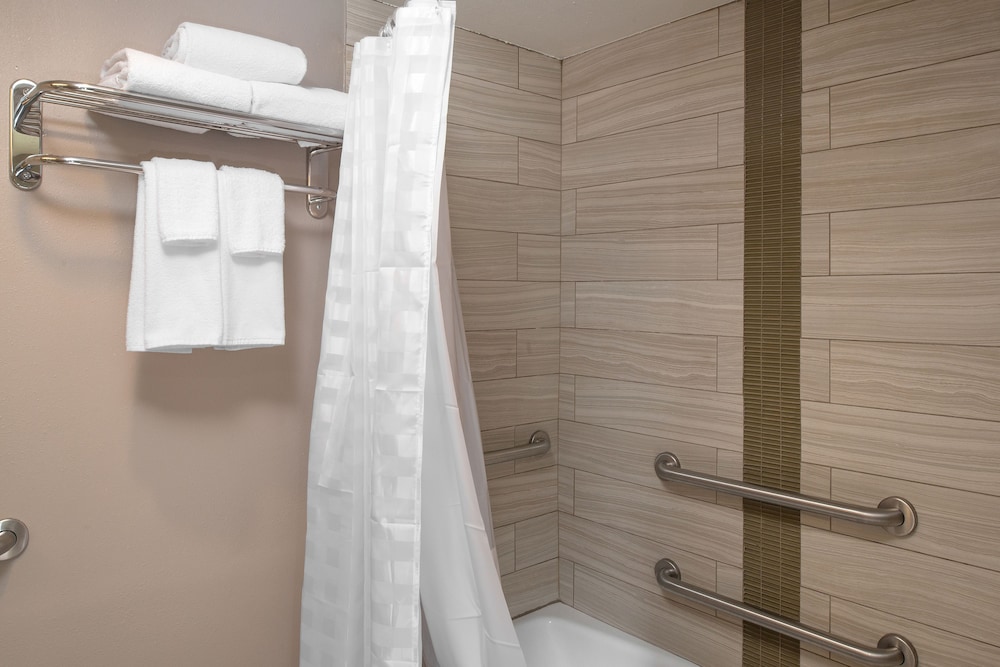 Hyatt Place Dallas/North Arlington/Grand Prairie 64/64