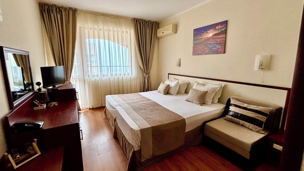 Hotel South Nights 14/48