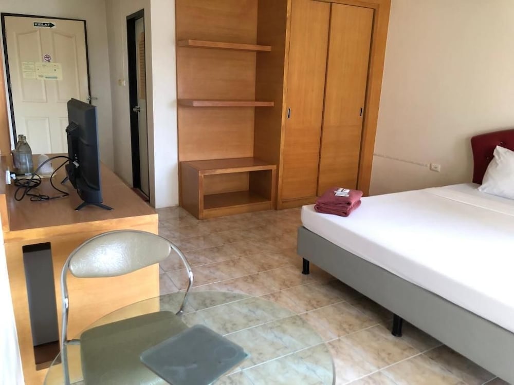 Pearl Place Hotel 34/48