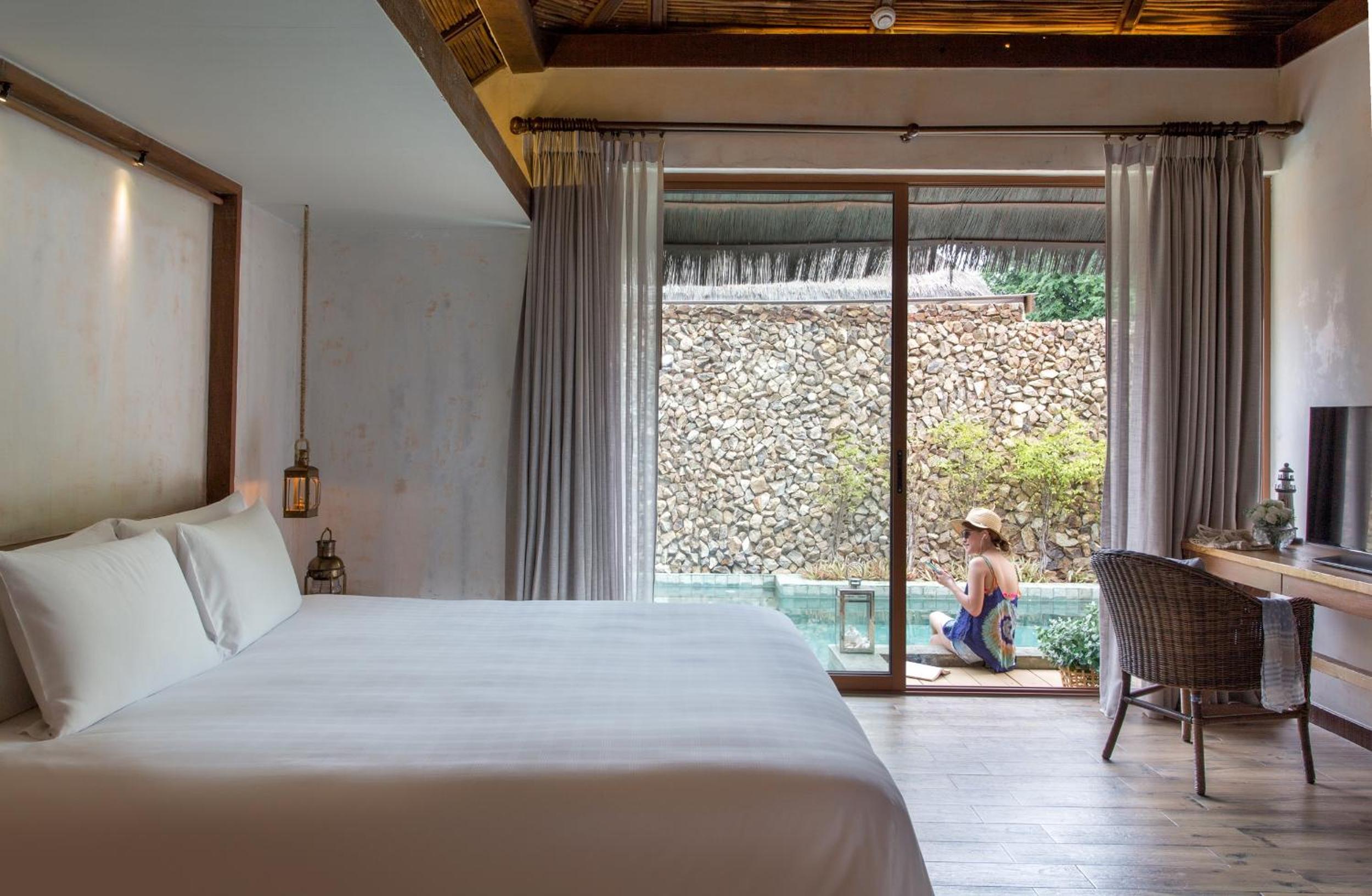 2 Bedrooms, Pool, Villa