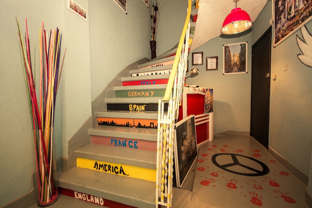 Rodin Hostel 36/44