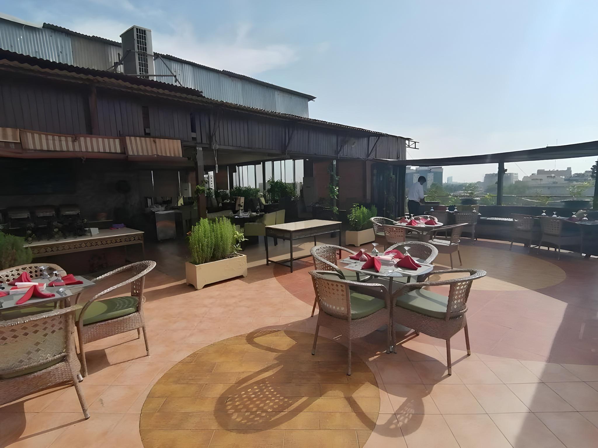 Maisonette Hotels Resorts Lahore 13/28