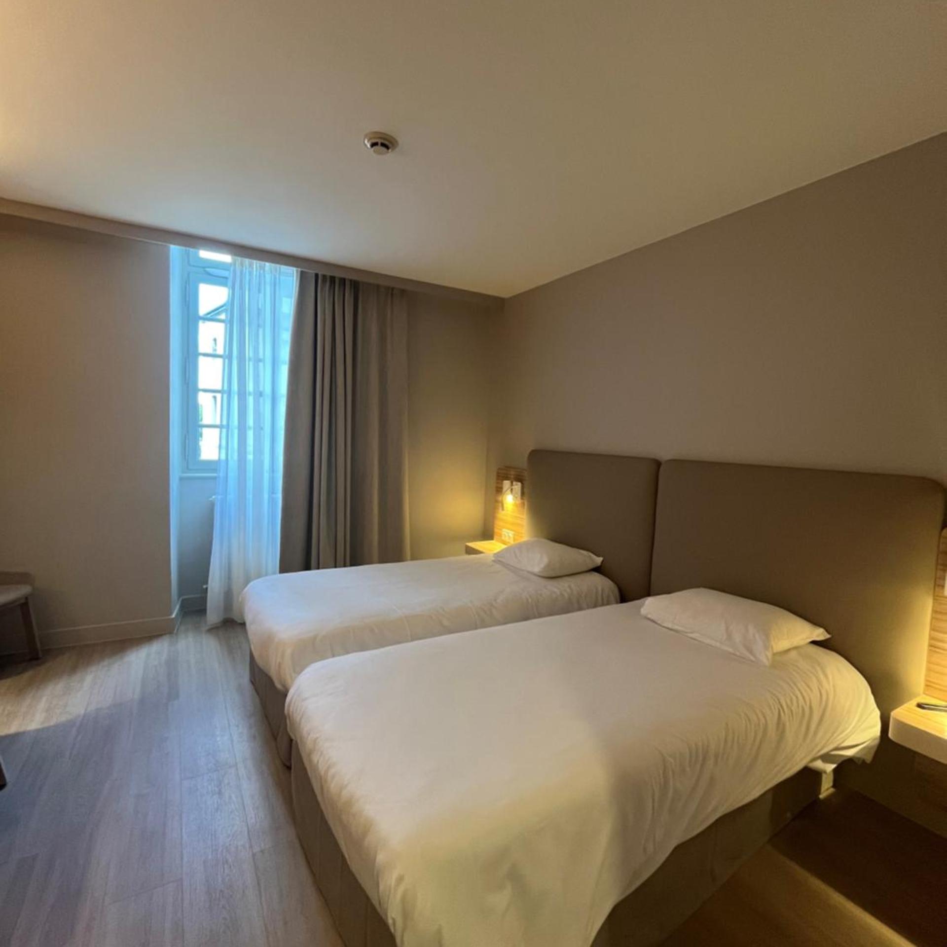 Comfort, Twin Beds, Mosque View، Abbaye Des Premontres 2/4
