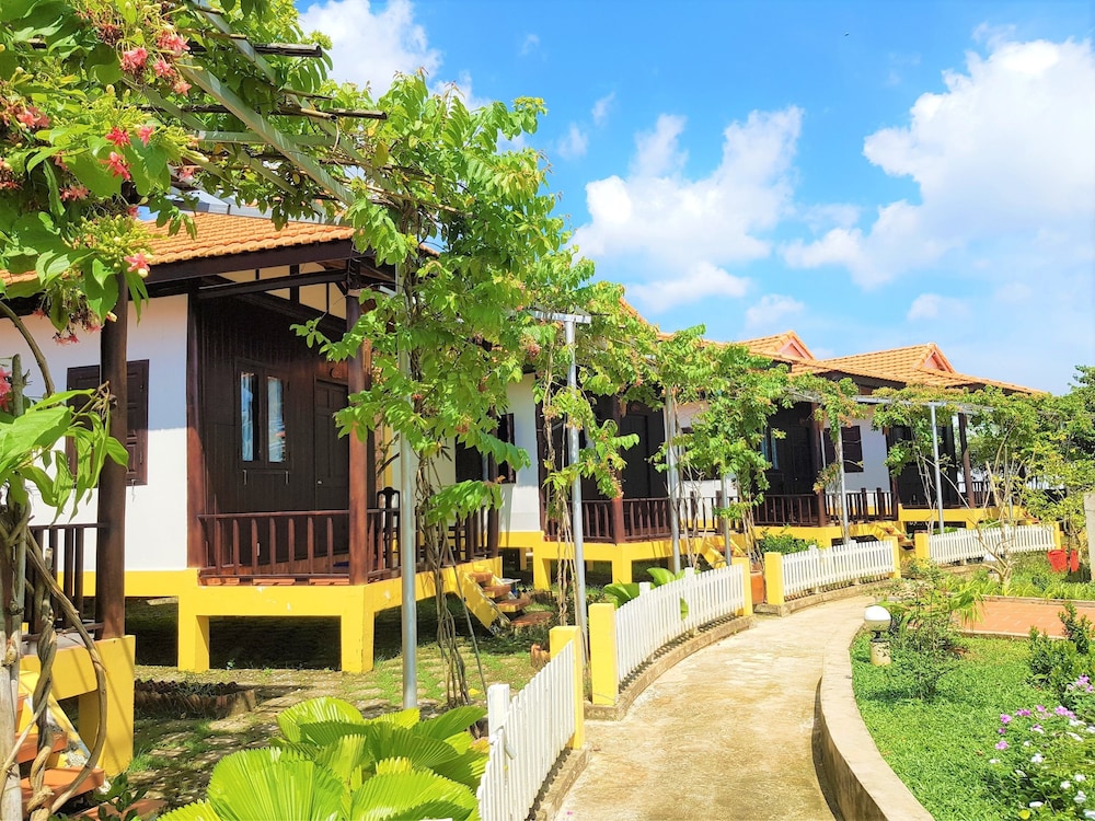 Hung Vuong Resort 35/50