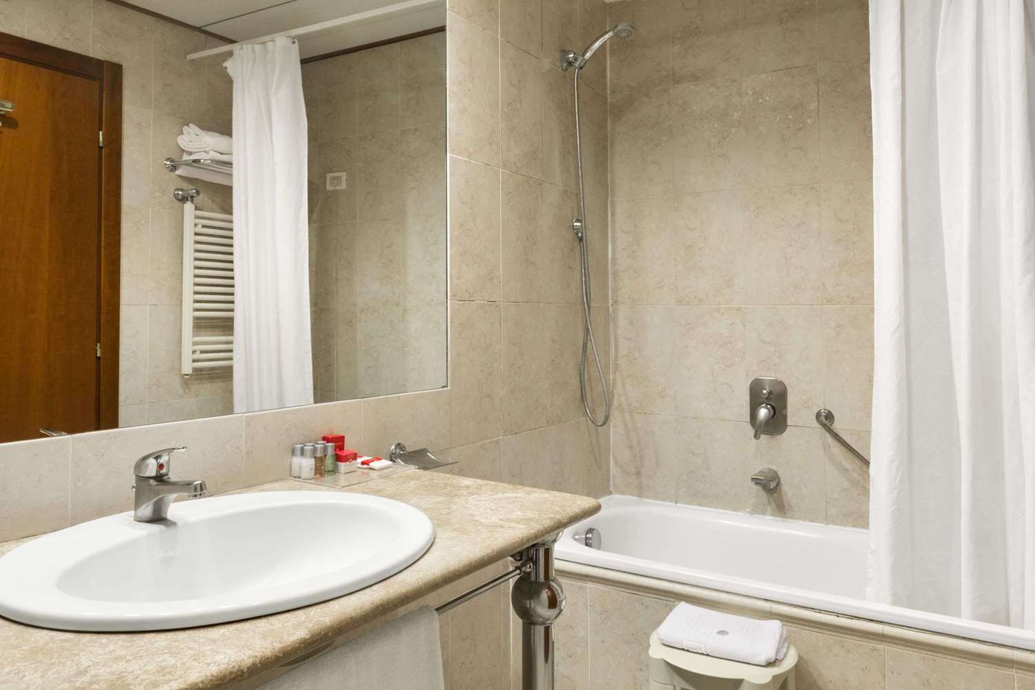 Ramada By Wyndham Naples 45/47