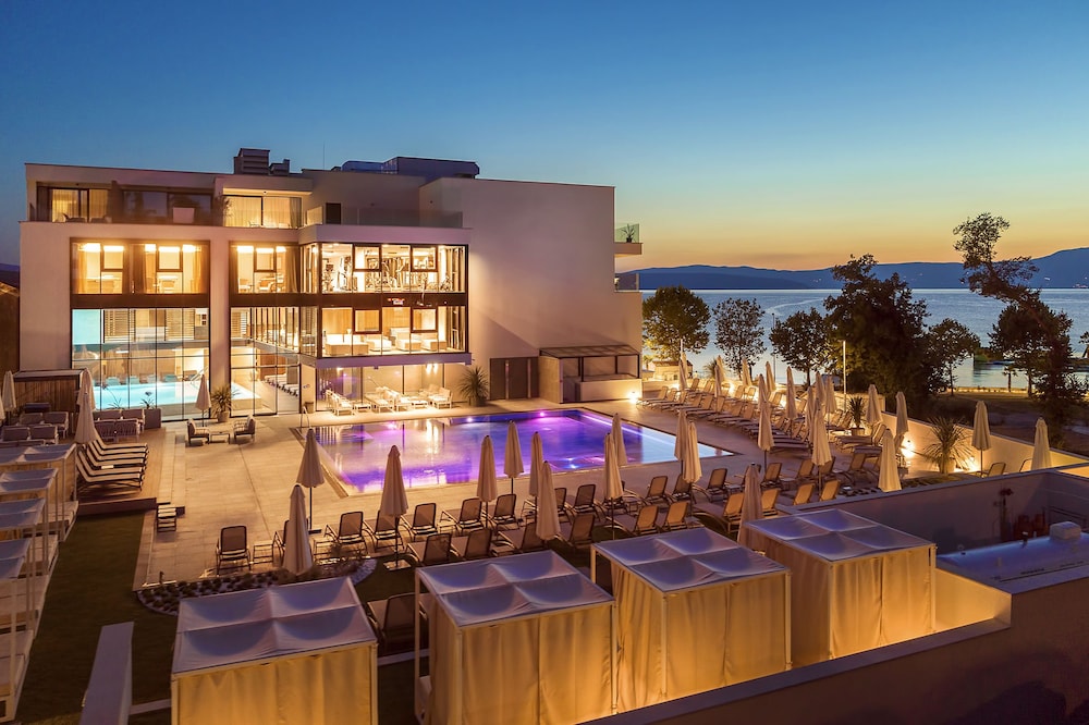 Riva Luxury Hotel 2/69