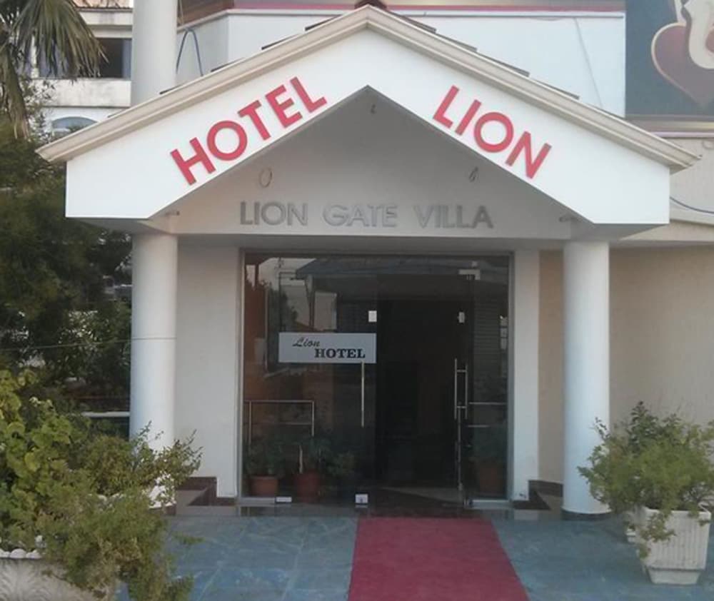 Lion Gate Hotel 4/50
