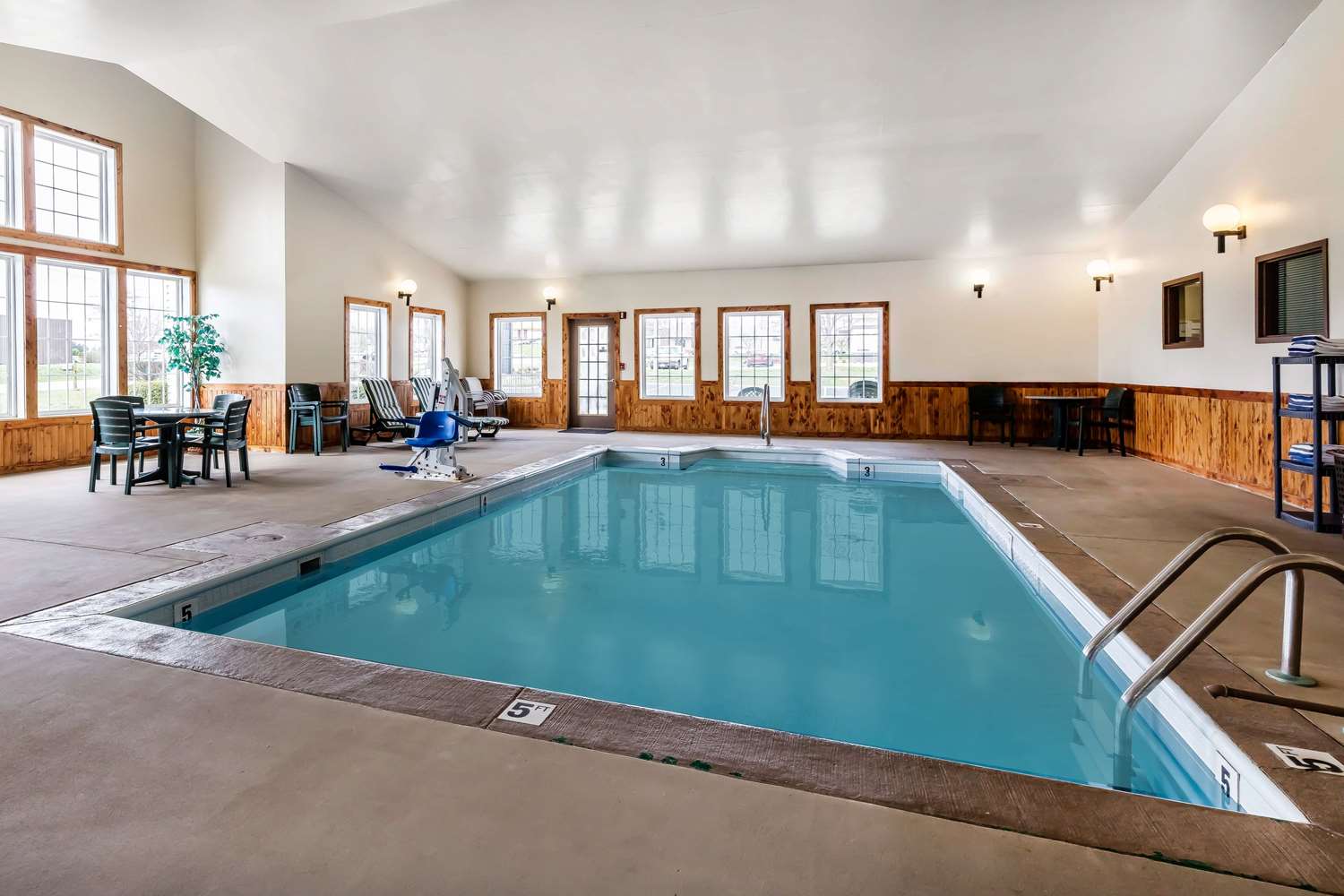 Econo Lodge Inn and Suites Dickson TN 7/14