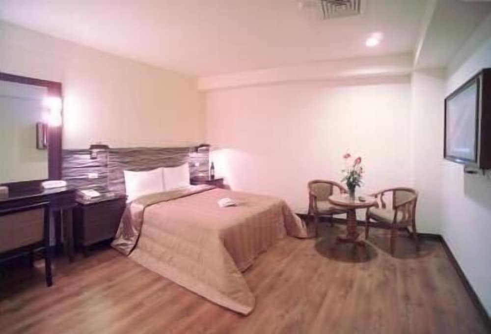 Hua Tai Hotel 12/37