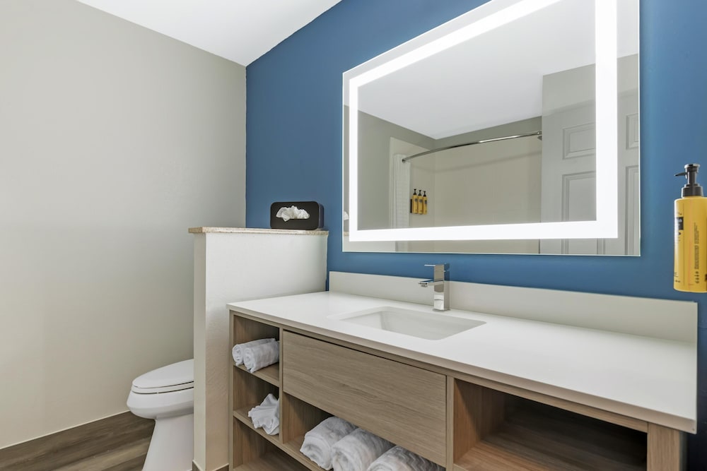غرفة قياسية بسريرين كوين، Best Western Plus Omaha Airport Inn 6/7