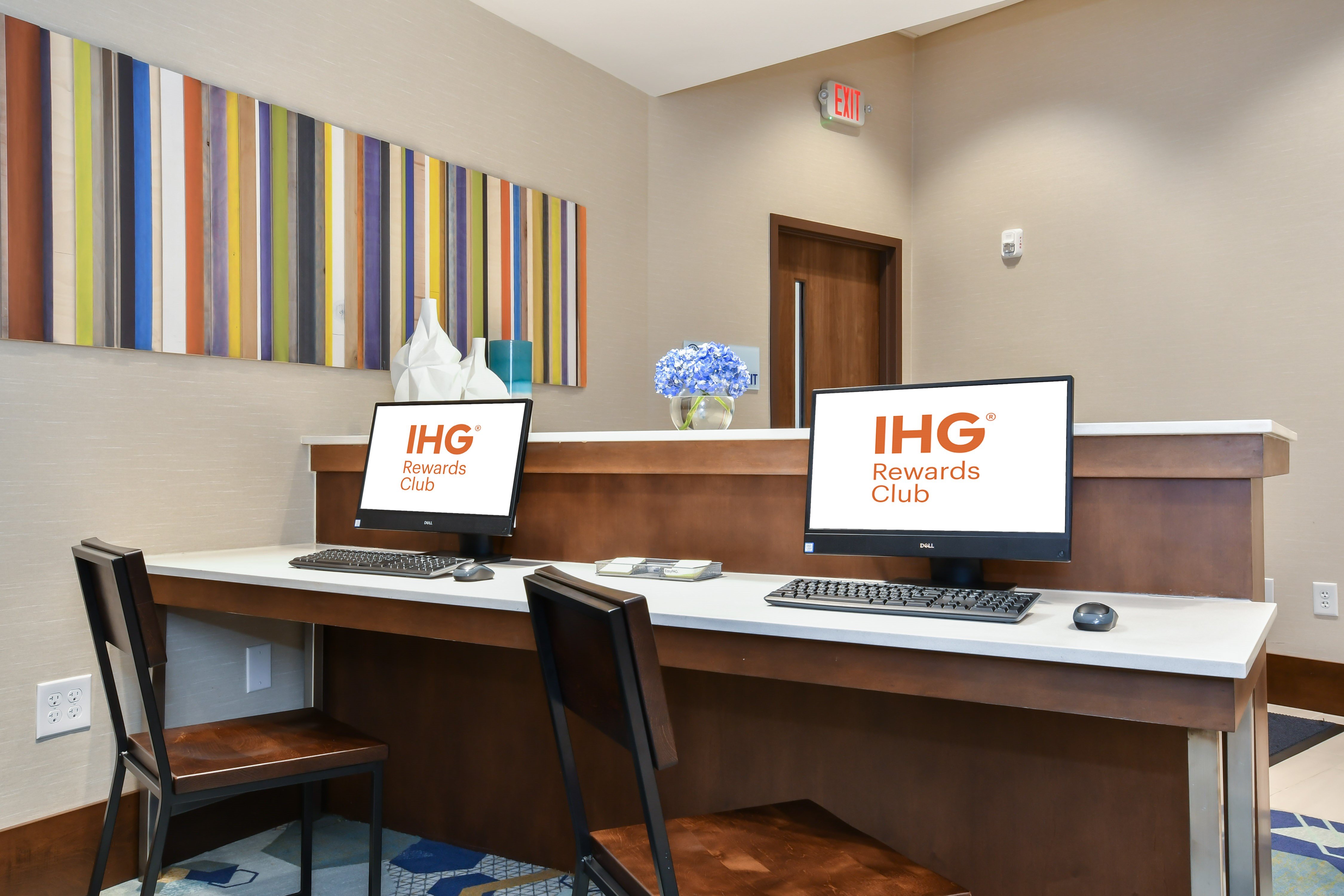 Holiday Inn Express & Suites Charlotte Ballantyne 39/46
