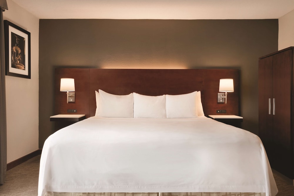 Radisson Hotel Cincinnati Riverfront 10/60