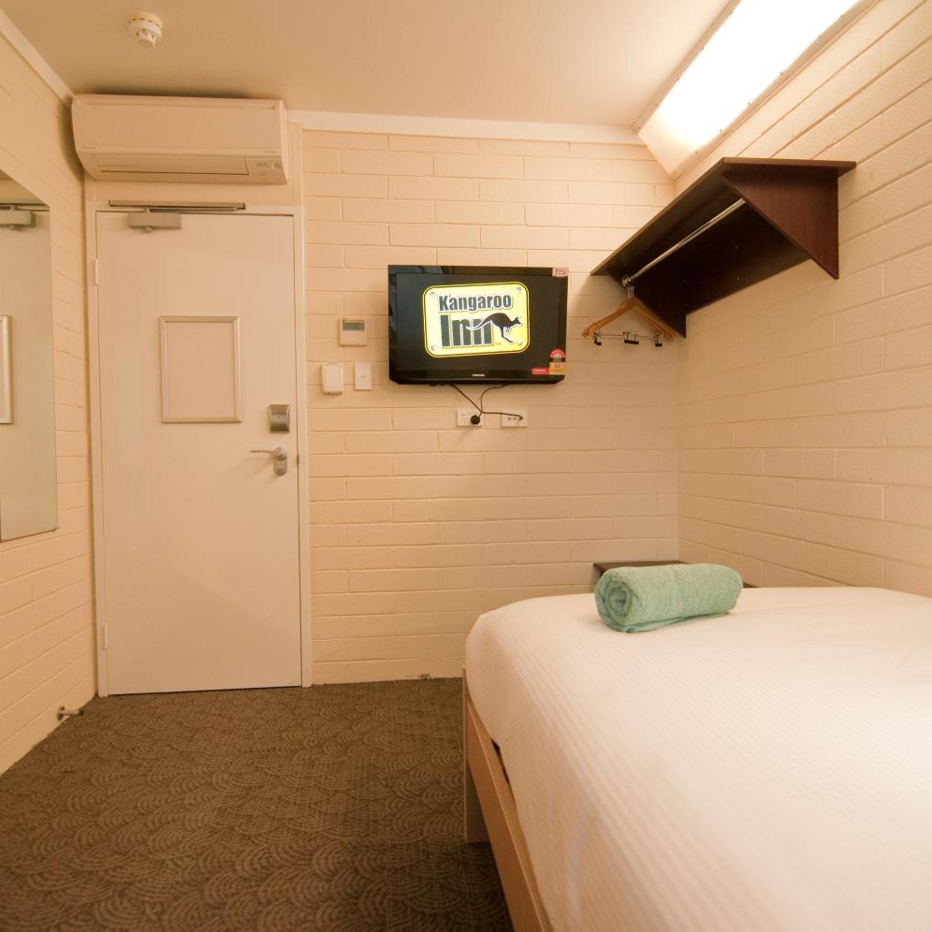 Kangaroo Inn 8/50