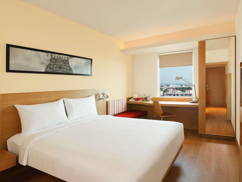 DELUXE, QUEEN BED