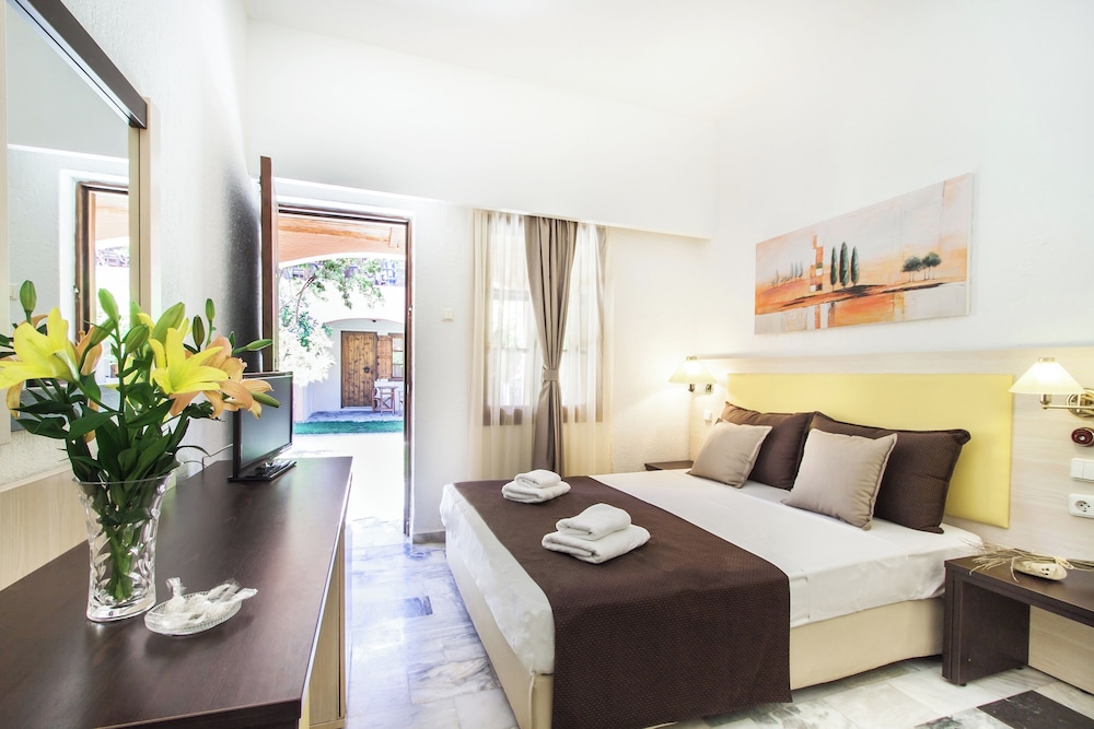 DOUBLE ROOM CLASSIC GARDEN VIEW (RA)