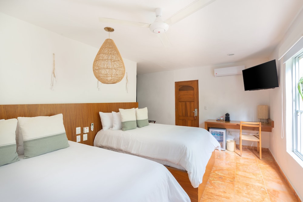 SUITE, DOUBLE BED, GARDEN VIEW