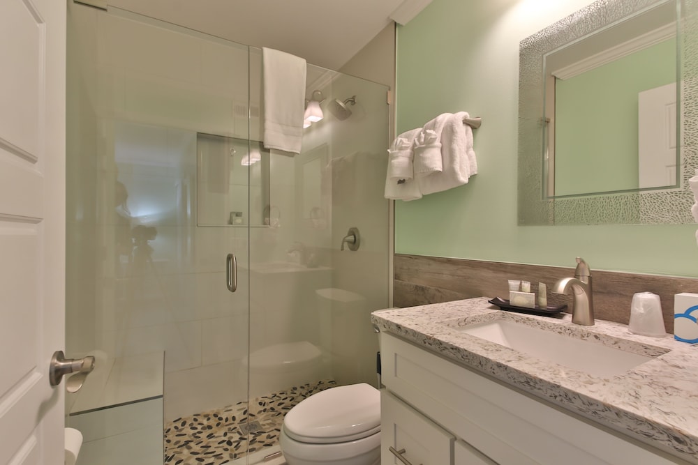Tradewinds Beach Resort 62/68