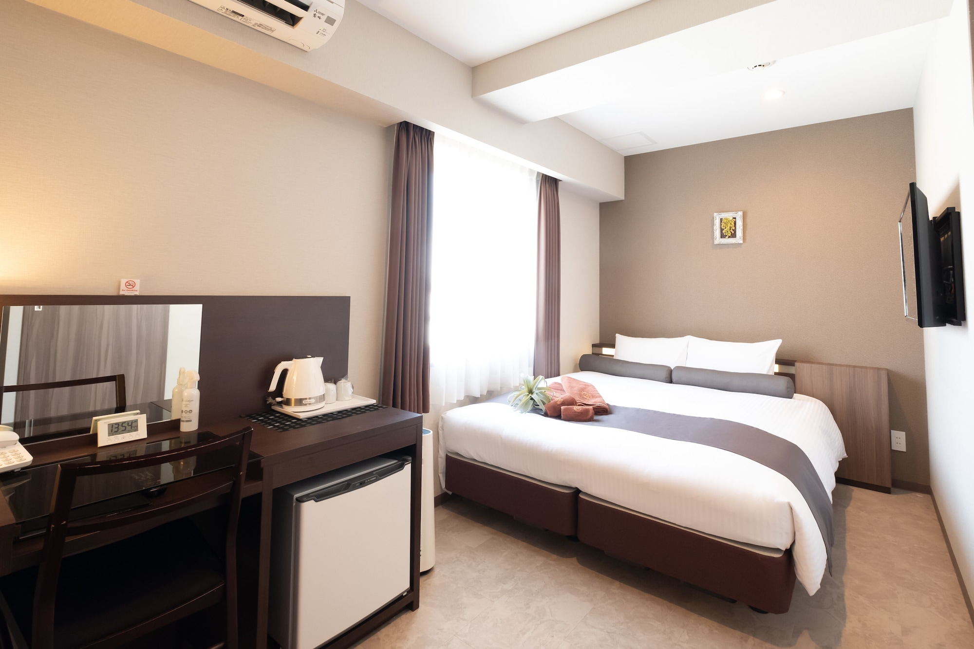 BASIC, DOUBLE BED, PRIVATE BATHROOM