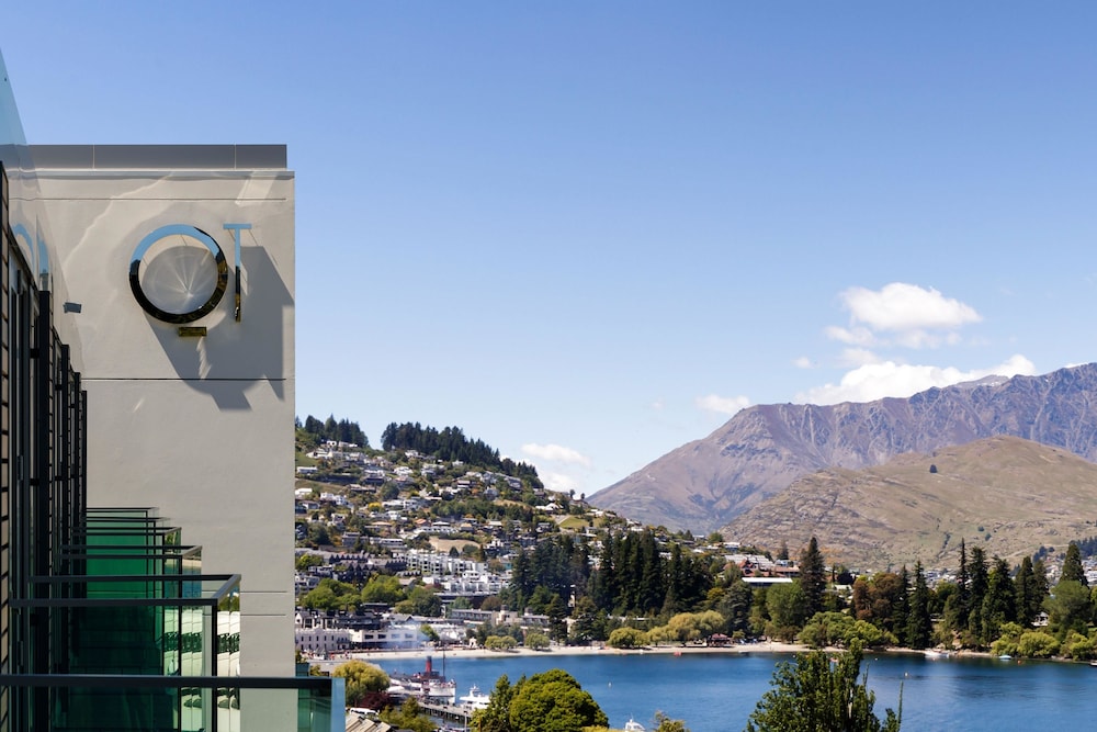 Qt Queenstown 68/73