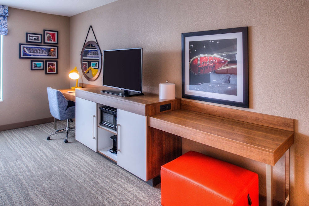 Hampton Inn & Suites Wixom 57/61