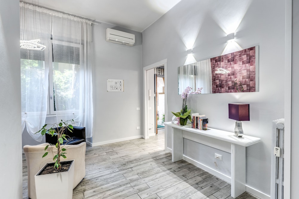 Gardenia Suite 6/25