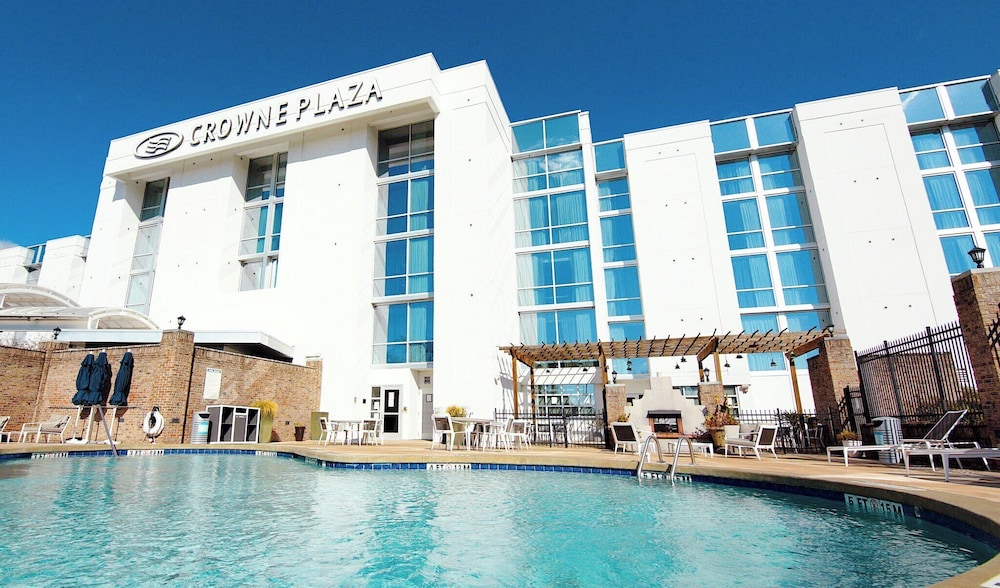 CROWNE PLAZA CHARLESTON AIRPORT CONV CTR 2/76