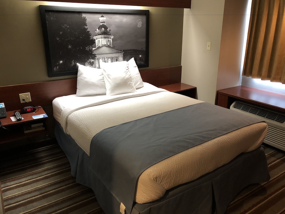 غرفة بسرير كوين، Super 8 By Wyndham Harbison Parkridge Hospital 2/4