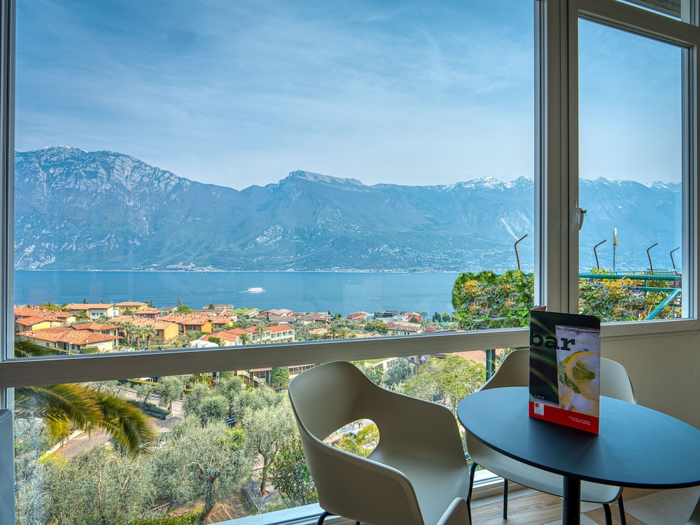 Hotel Cristina 37/50
