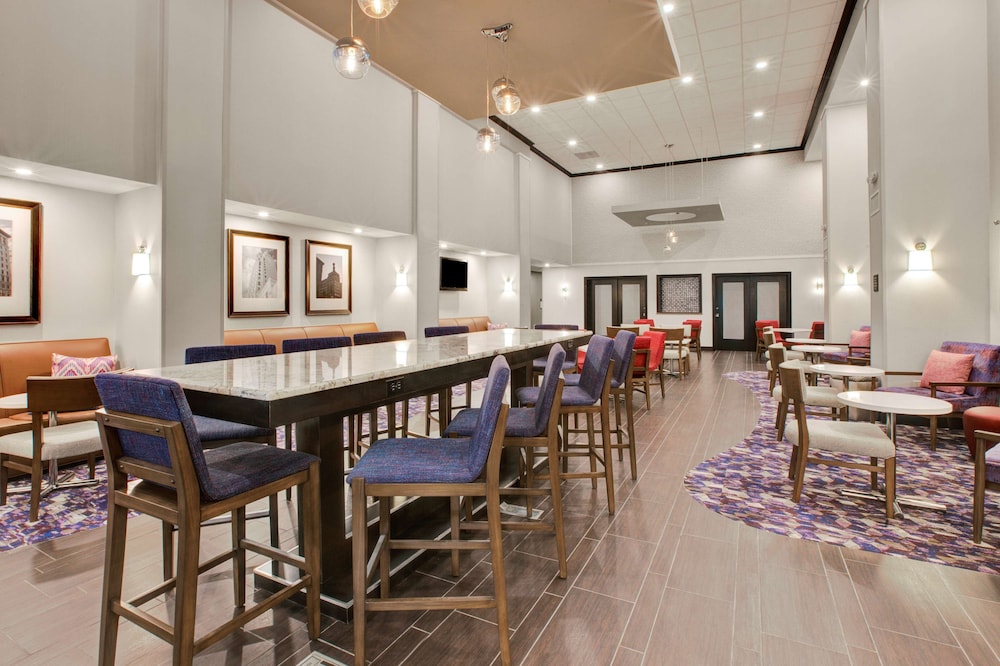 Hampton Inn and Suites Flint-Grand Blanc 33/46