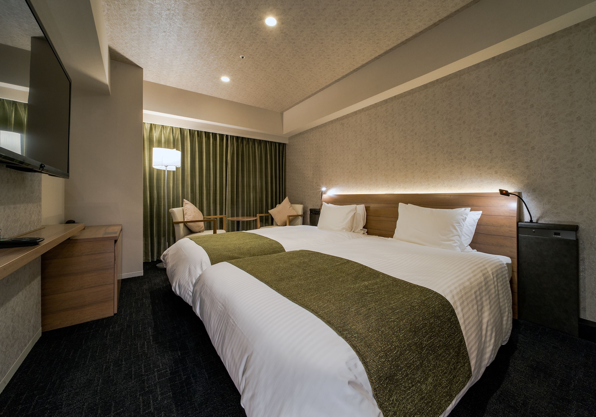 MODERATE, TWIN BEDS, SMOKING