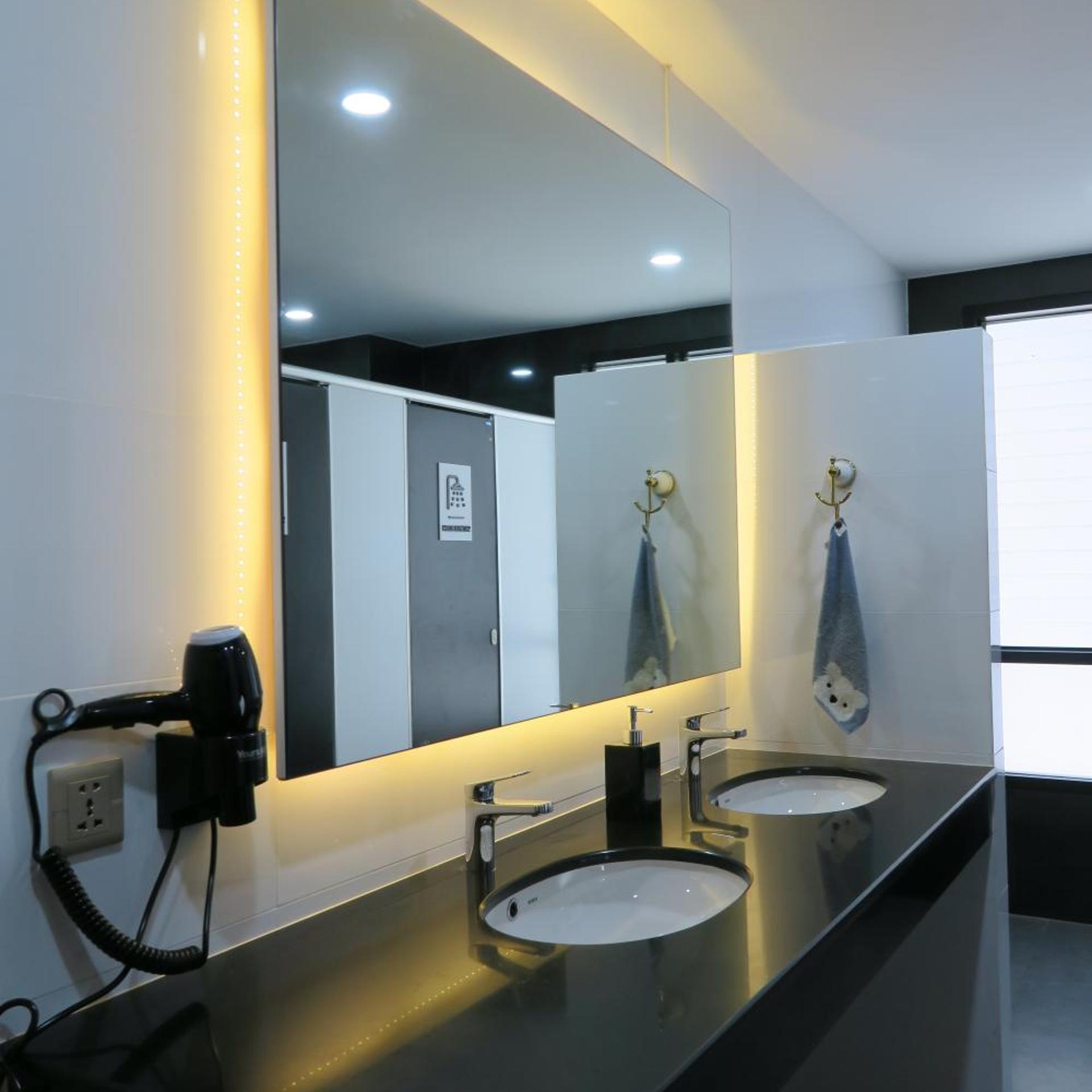 غرفة بسريرين منفصلين بحمام مشترك، The Mira Hotel Chiang Rai 8/10