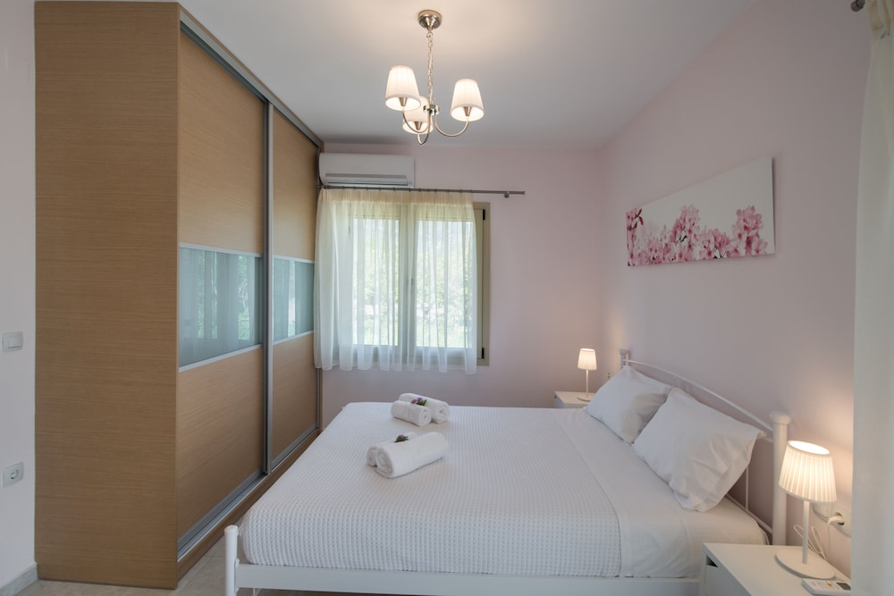 Bounatsa Studios & Apartments 19/43