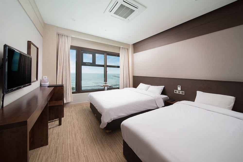 STANDARD, TWIN BEDS, OCEAN VIEW