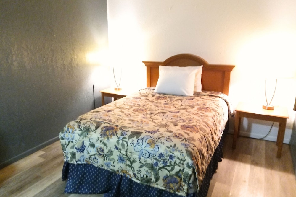 Sky-Palace Inn & Suites El Dorado 17/27