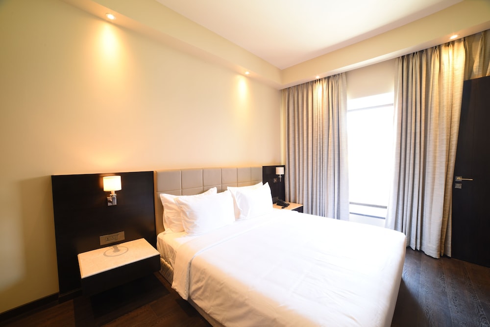 Green, King Bed