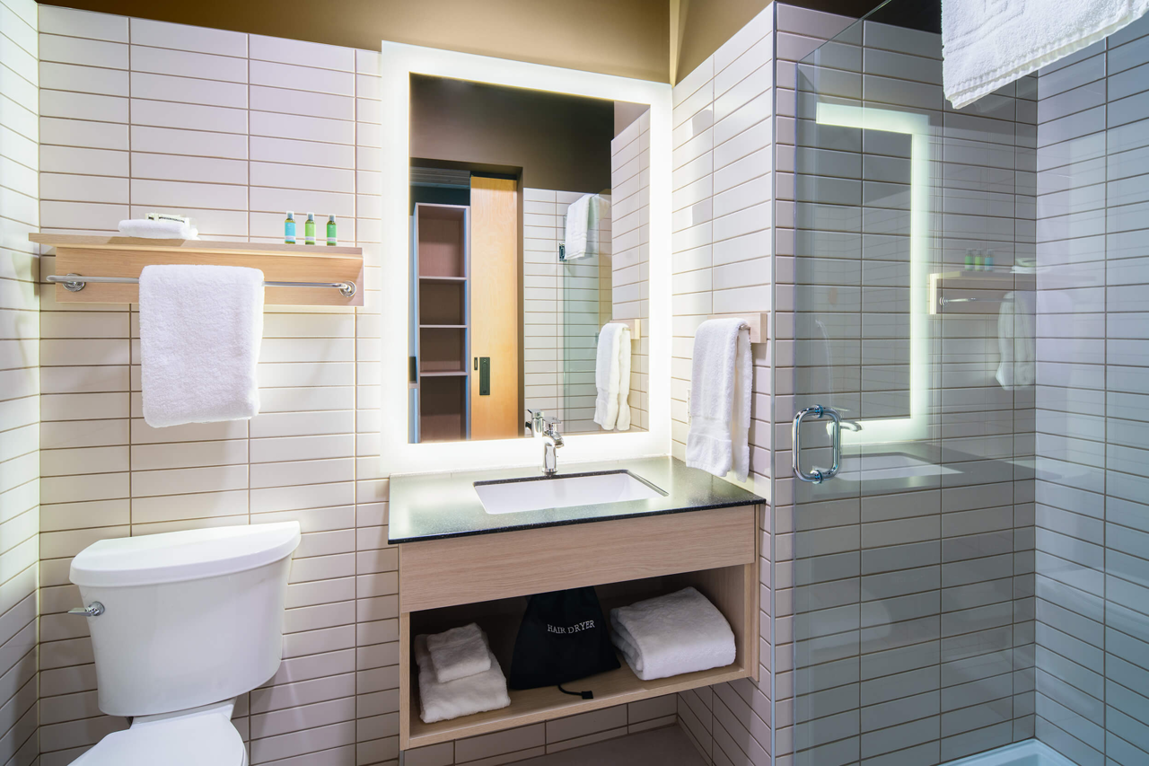 Bathroom at The Lodge at Metis Crossing, SMOKY LAKE