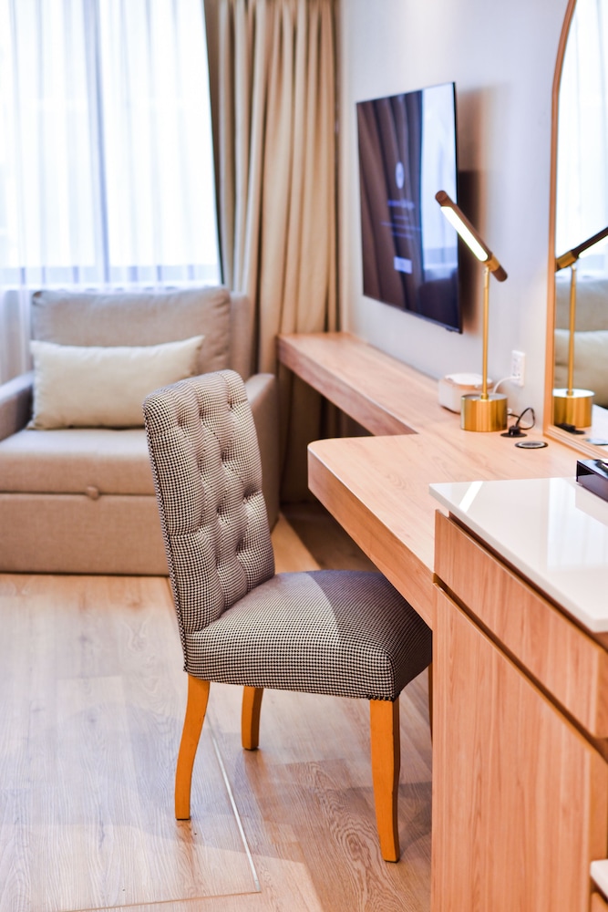 THEE BANGKOK HOTEL 52/65