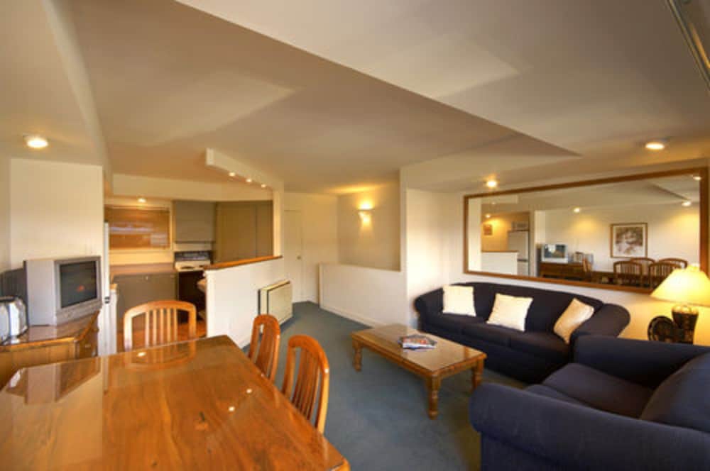 Lakefront Apartments and Lodges 29/49
