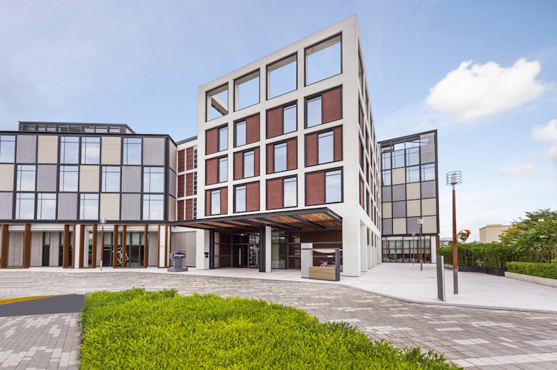 Hampton By Hilton Dubai Al Seef 1/9