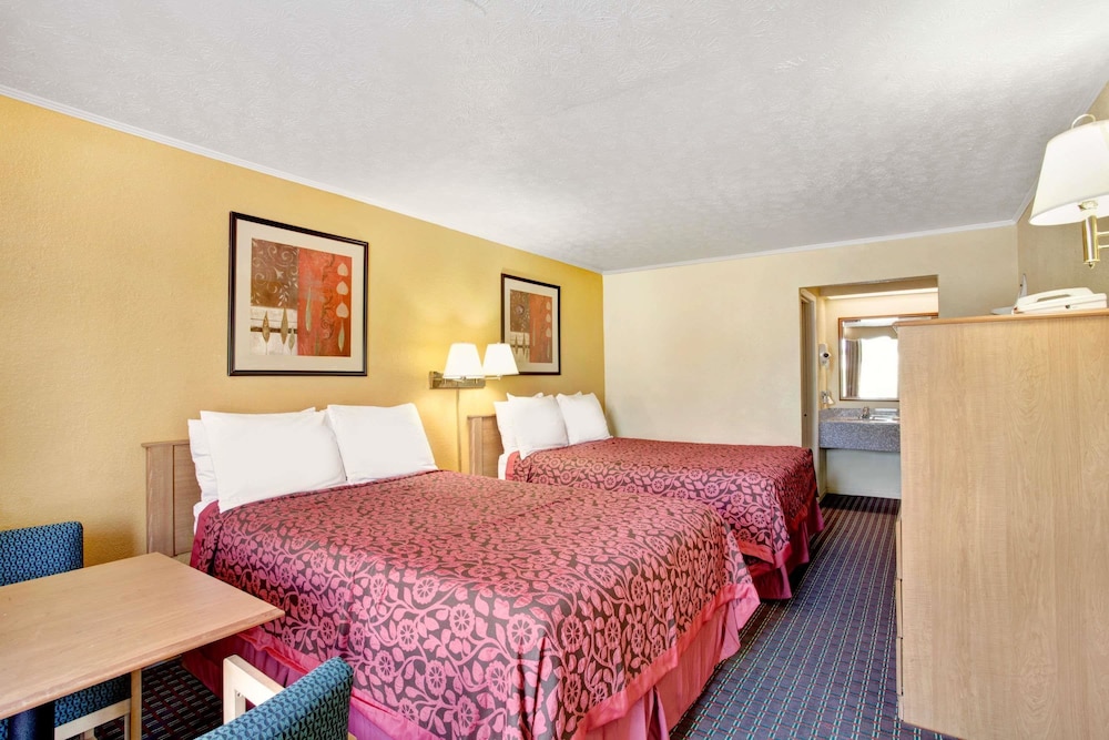 Days Inn by Wyndham Knoxville West 7/17