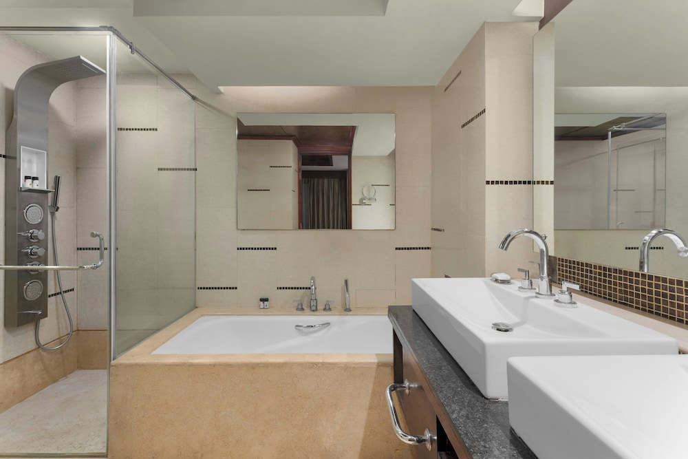 جناح كلاسيكي بسرير كينج بإطلالة على المدينة، The Fern An Ecotel Hotel Jaipur 2/2