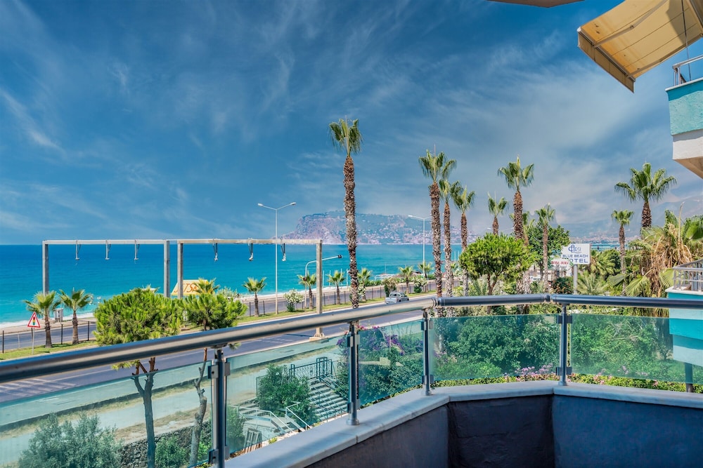 Arsi Paradise Beach Hotel 35/36