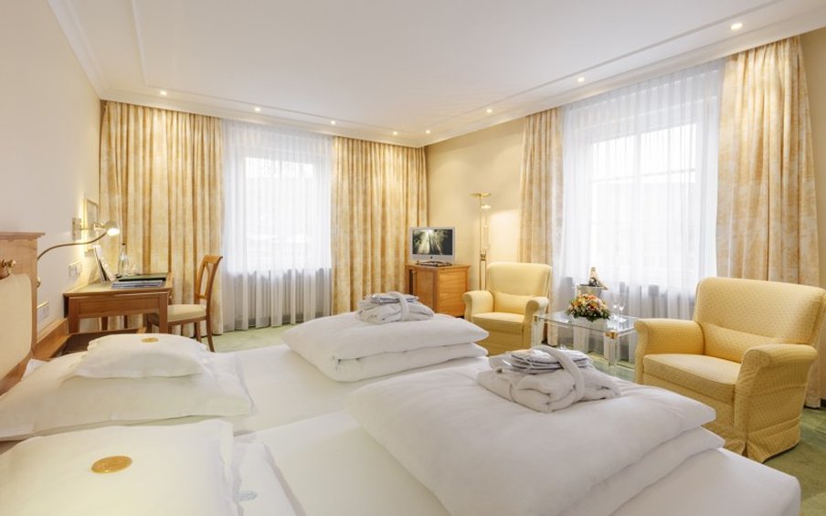 Bayerischer Hof 12/23
