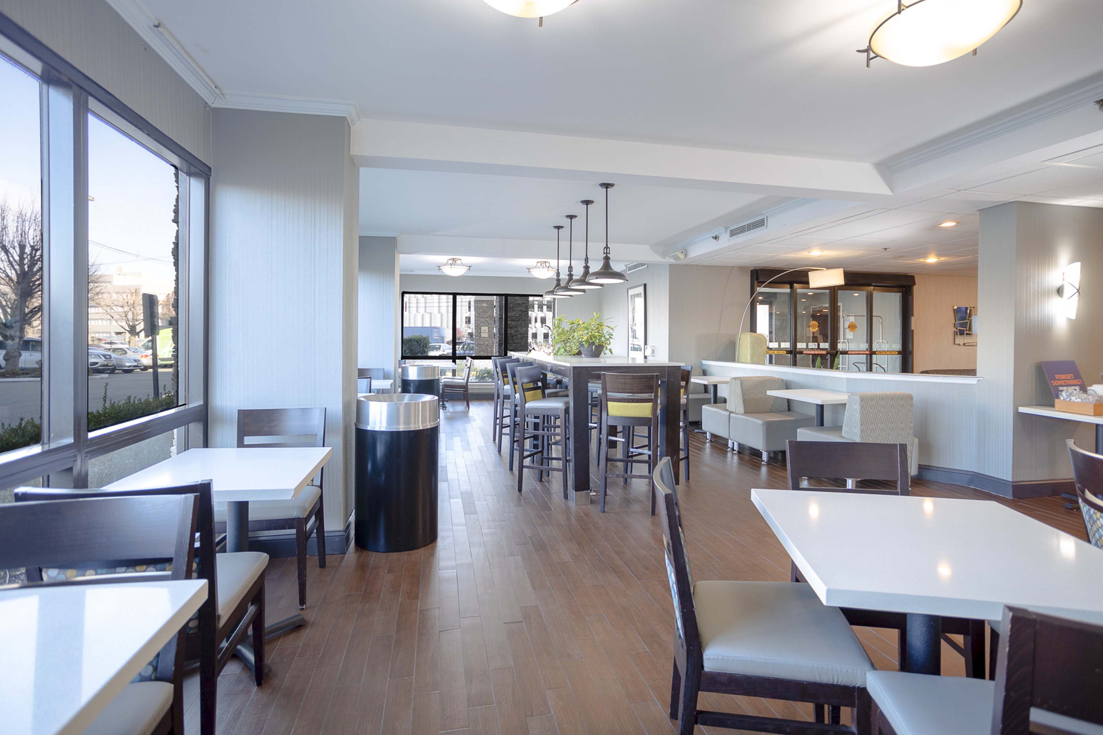 Holiday Inn Express Newark Airport Elizabeth 30/47