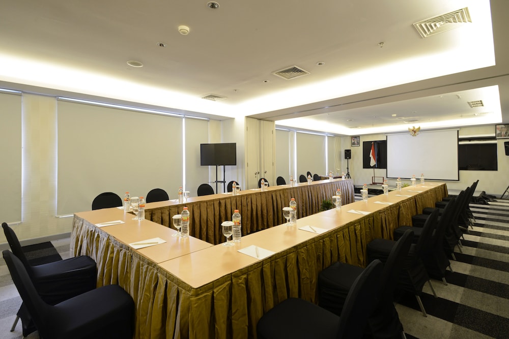 Crown Prince Hotel Surabaya 67/71